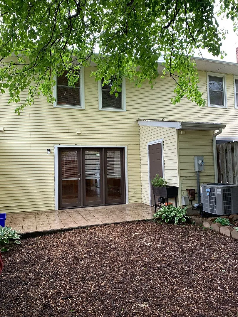 3 Bedroom 2.5 Bath Townhouse — Photo 2