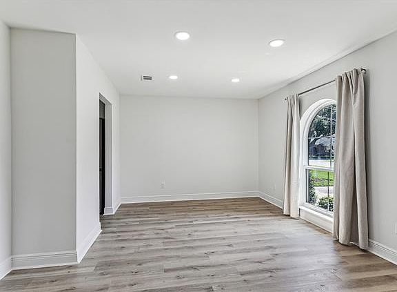 3rd image of 1024 N Cumberland St