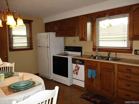 2nd image of 58 Laurentian Dr