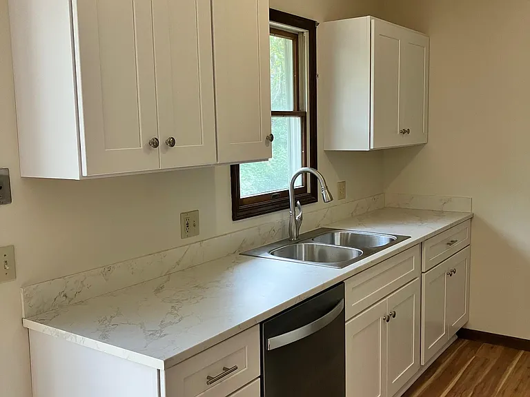 3780 Leeside Ln — Photo 4