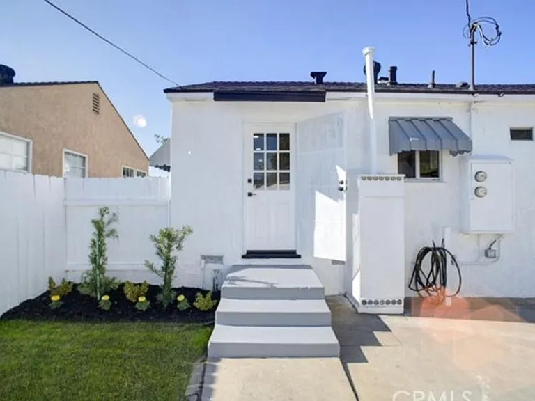 2432 Belmont Ave — Photo 11