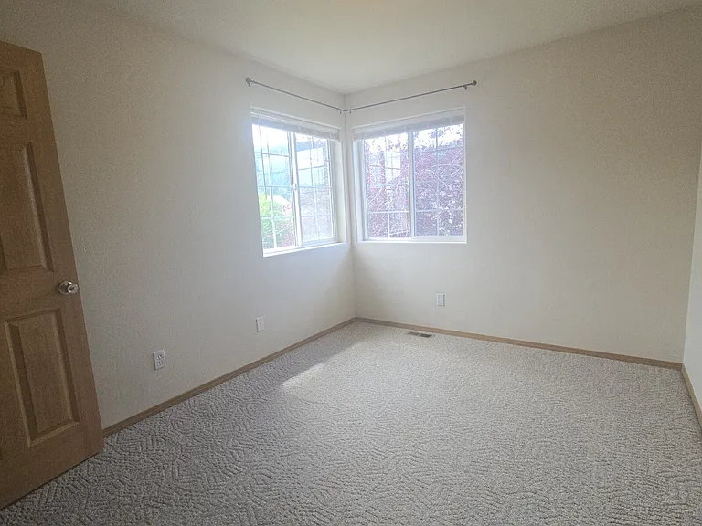 29 Stratford Dr — Photo 11