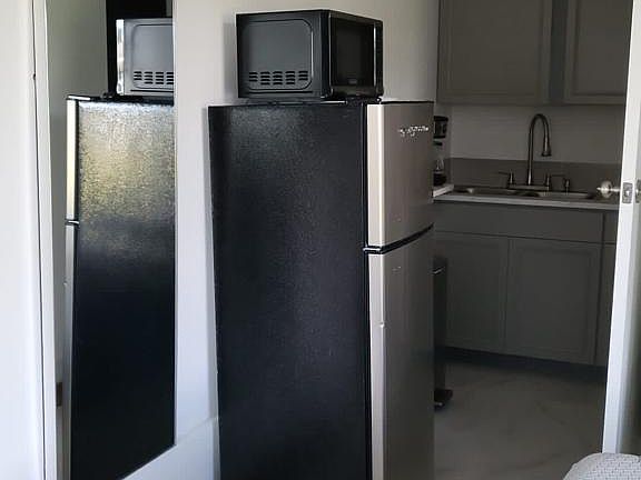 3rd image of 2216 NW 4th Ave #1