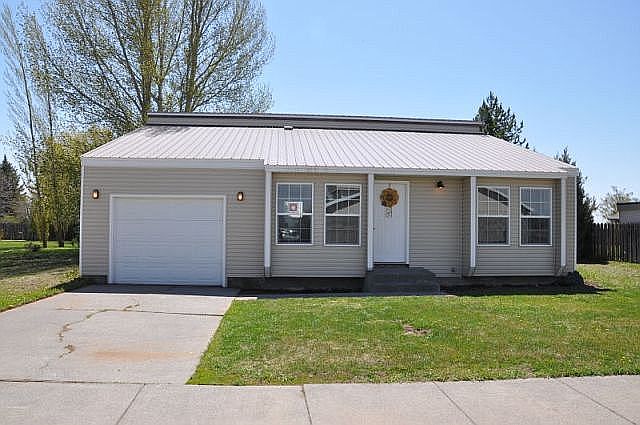 1st image of 950 Aspen Dr