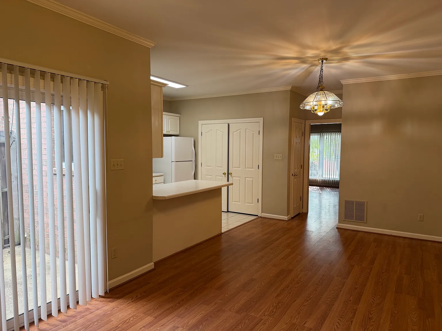 2 bed, 2.5 bath, 1400 sqft, $1,800 — Photo 3