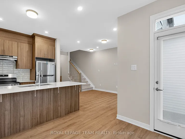 297 Les Emmerson Dr — Photo 15