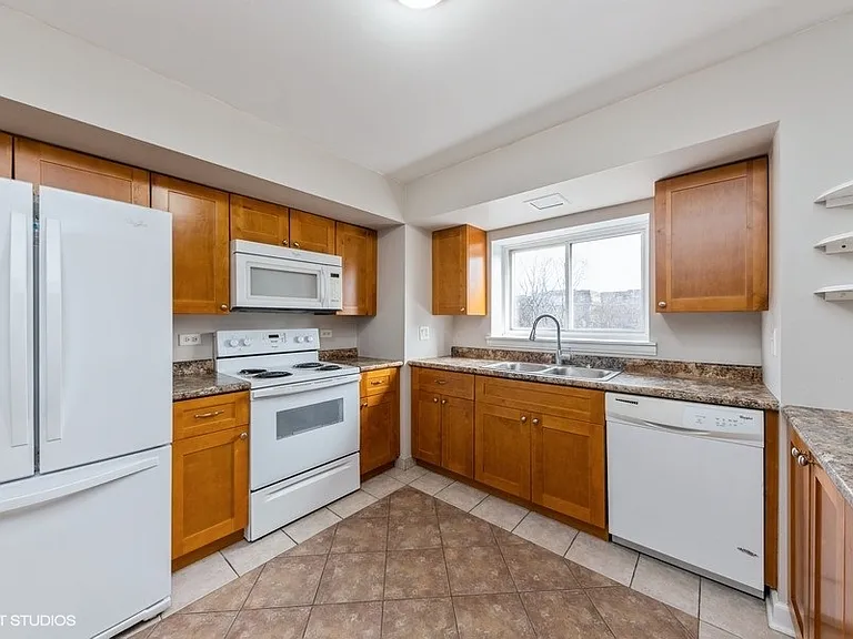 829 S Dwyer Ave #D — Photo 4