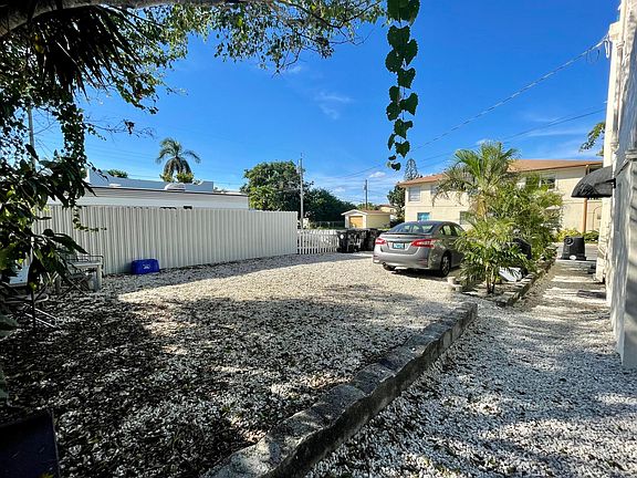 5th image of 101 S D Street
