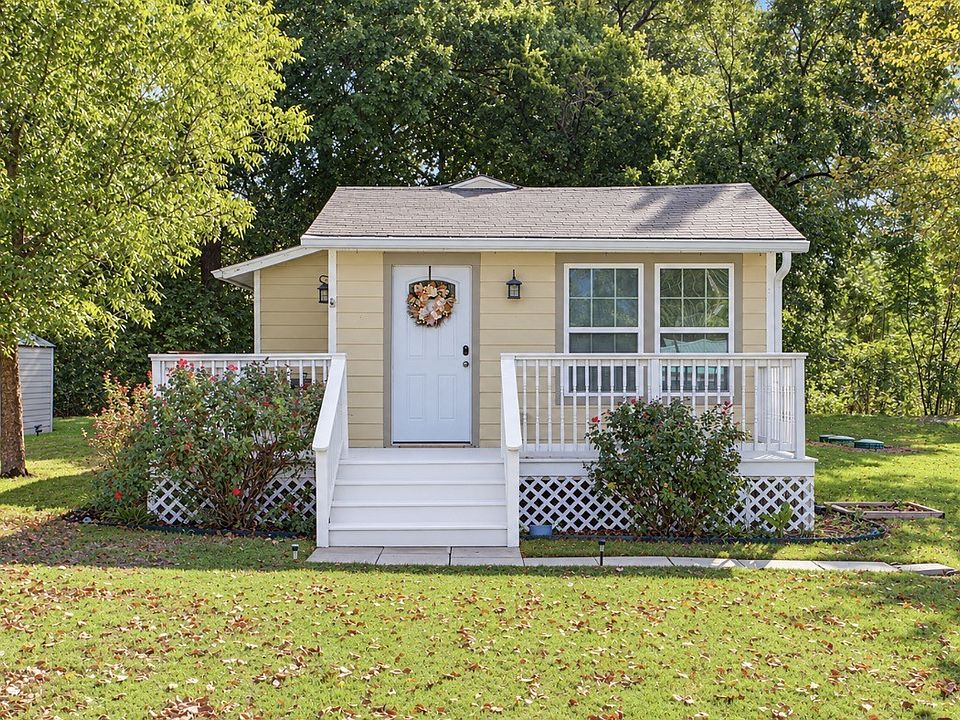1st image of 328 Spring Valley Cir
