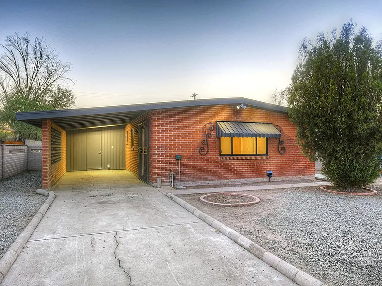 1445 N Arcadia Ave — Photo 25