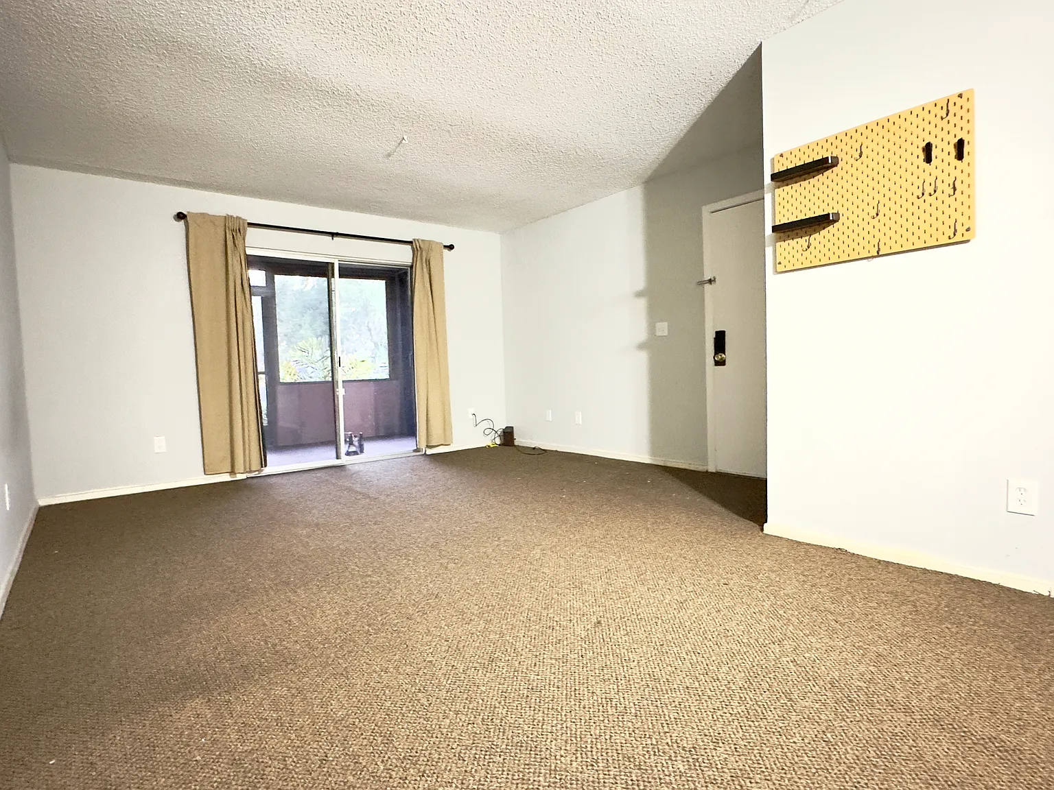 6519 W Newberry Rd — Photo 2