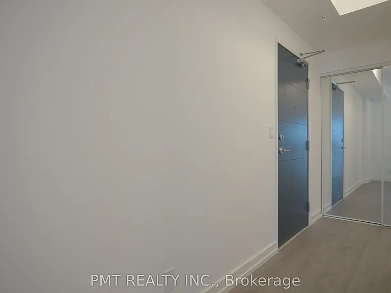 75 James St S #3101 — Photo 16