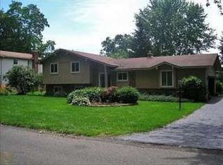 1055 Ridgemont St, Commerce Township, MI 48382