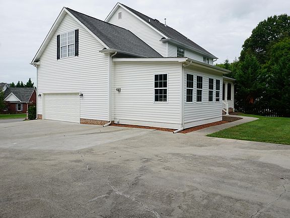 5th image of 929 Annatole Ln