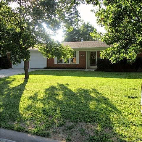 1st image of 2201 Oakwood Ln