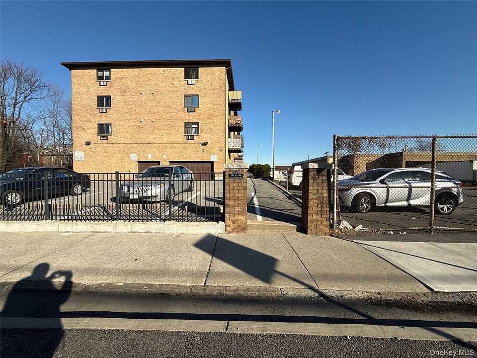 1st image of 142 Trenchard St APT 1D