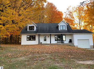 17248 180th Ave, Leroy, MI 49655