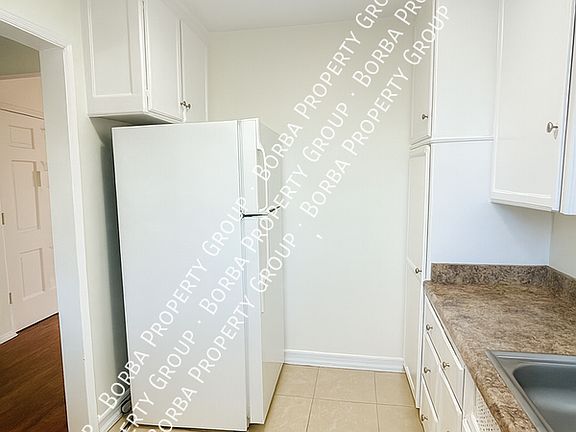 3rd image of 4437 Linden Ave APT 3