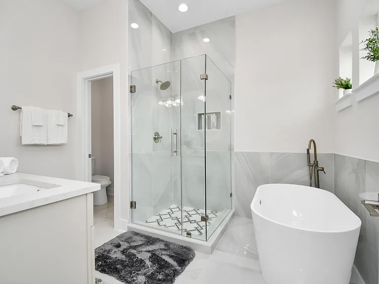 2401 Chapman St — Photo 26
