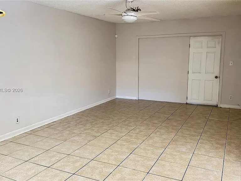5525 Lakewood Cir N #215 — Photo 9