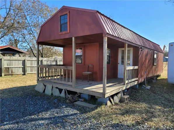 21729 W Main St, Howe, OK 74940