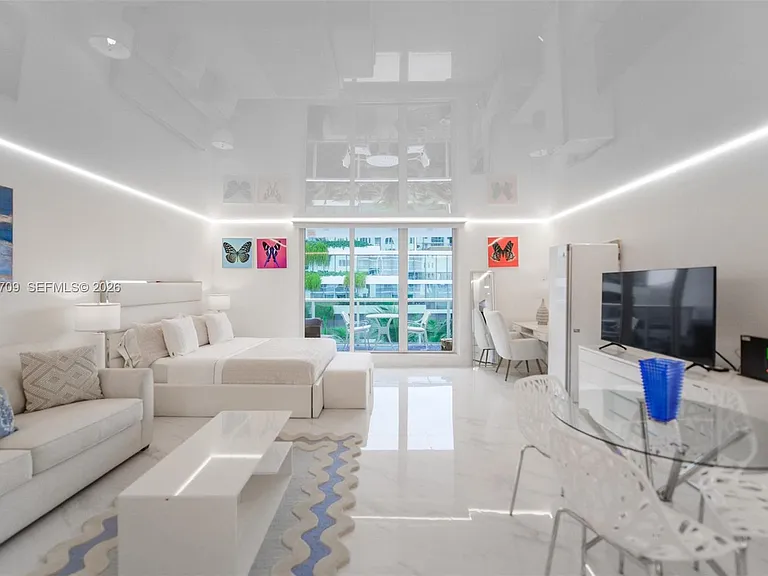 2301 Collins Ave #529 — Photo 4