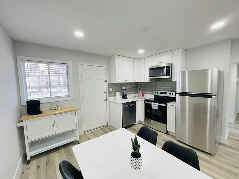 2200 Cassandra Ln #1 — Photo 4