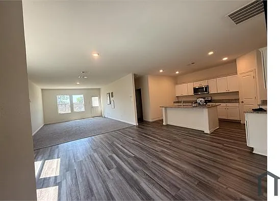 5 bed, 2609 sqft, $3,300 — Photo 4