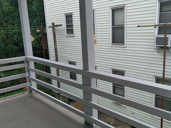 3rd image of 187 N Lake Ave #2