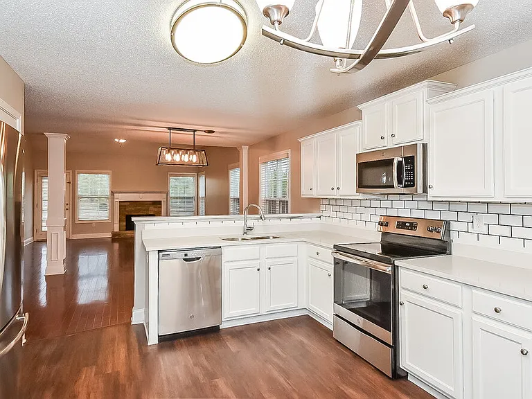 240 Raleigh Way — Photo 6