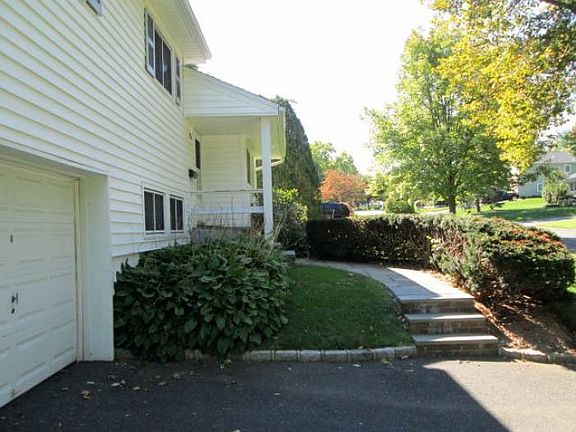 2nd image of 13 Duncan Ln