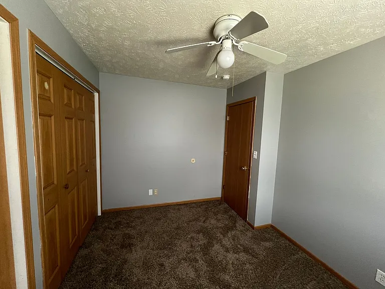 105 W B St — Photo 8