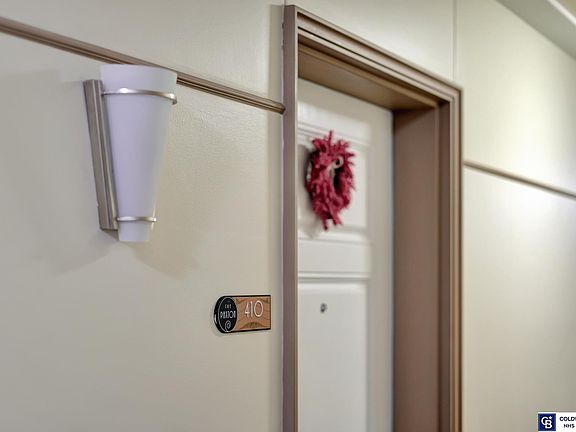 4th image of 1403 Farnam St APT 410