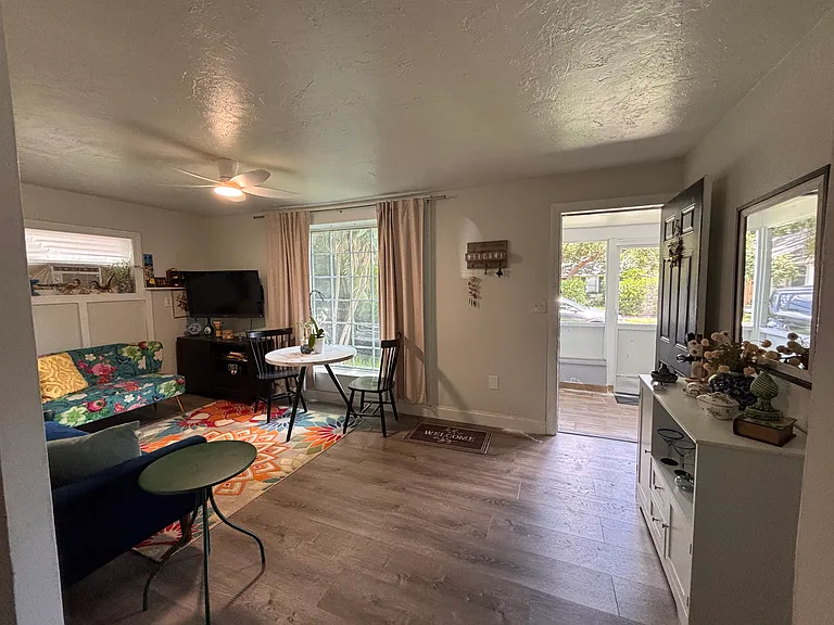 400 Vine Ave — Photo 3