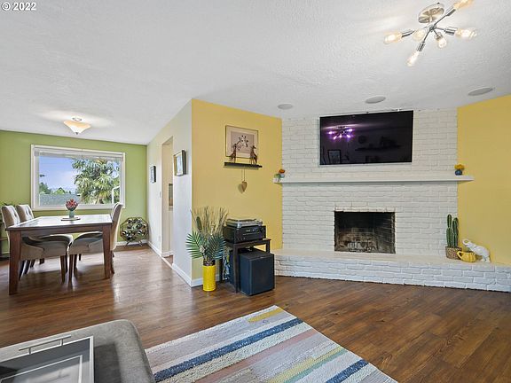 4th image of 15061 SE El Camino Way