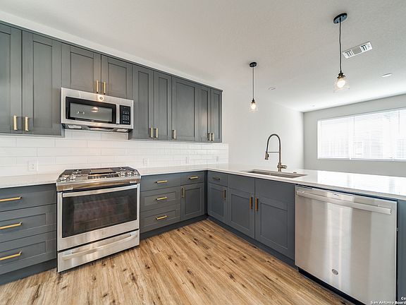 5th image of 1618 W Lawndale Dr Unit 5