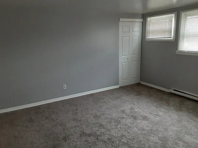Willow Gardens Apartments — Photo 14
