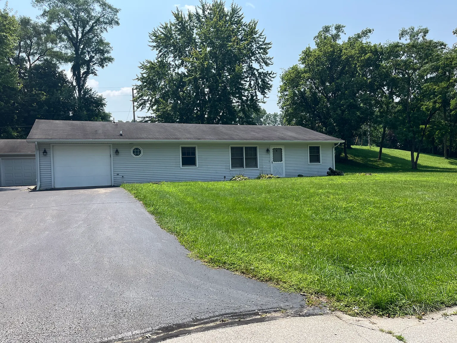 409 E Sycamore Dr photo 1