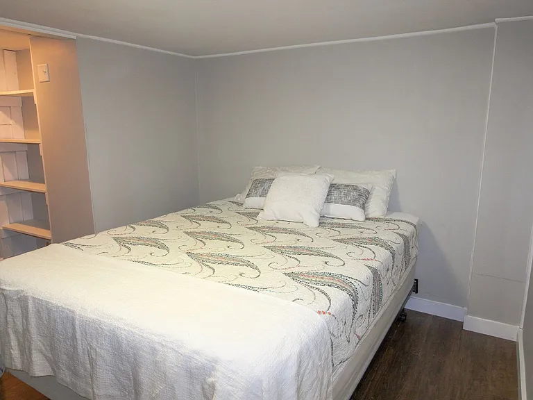 230 Bryant Ave — Photo 27