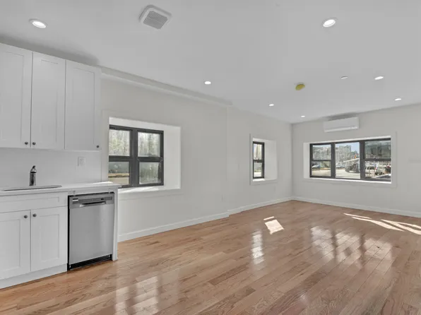 31 Roosevelt Place image 4 of 14