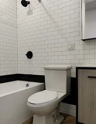 4th image of 556 Bainbridge St APT 2L
