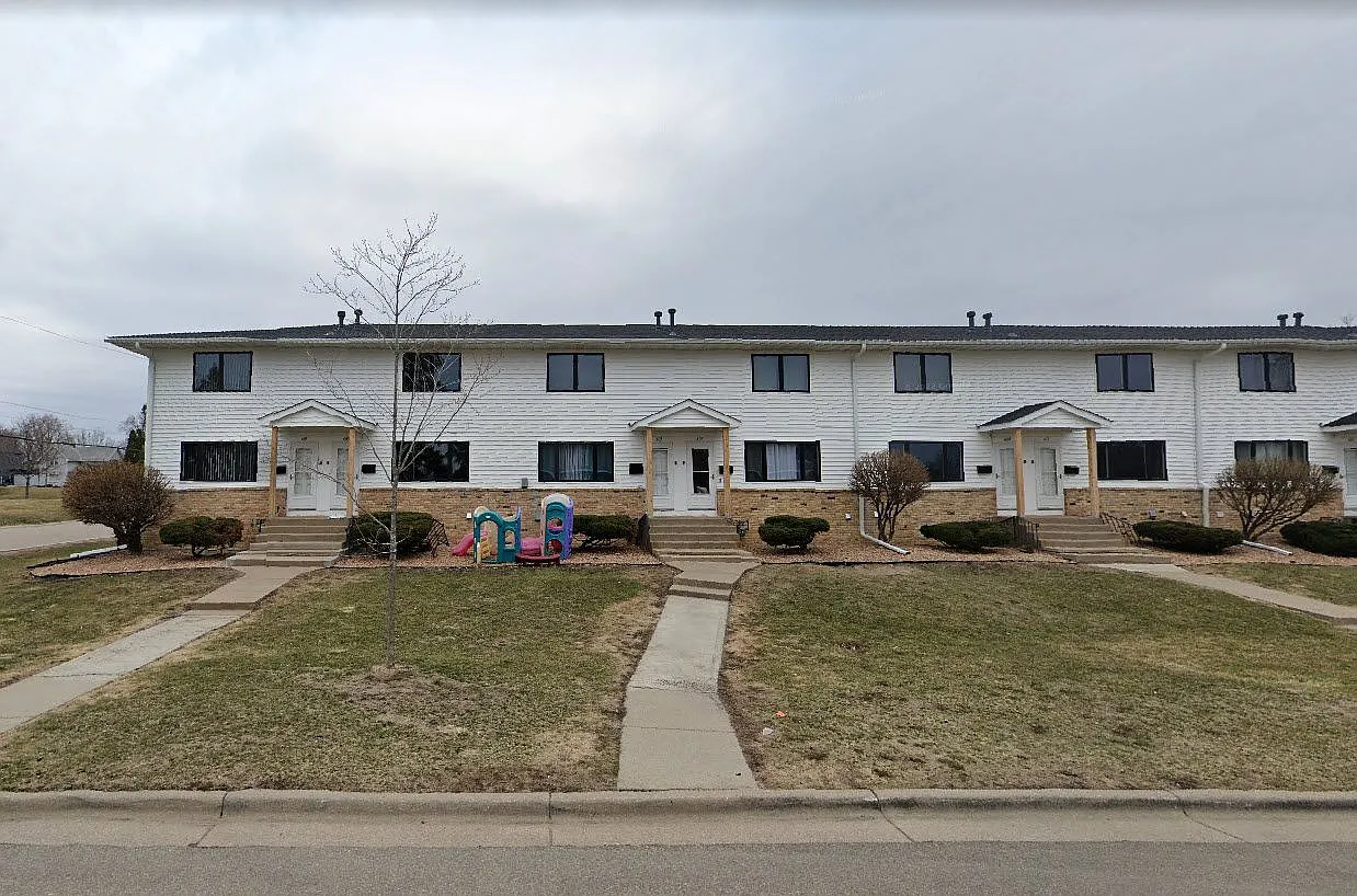 Elmwood Apartments — Photo 2