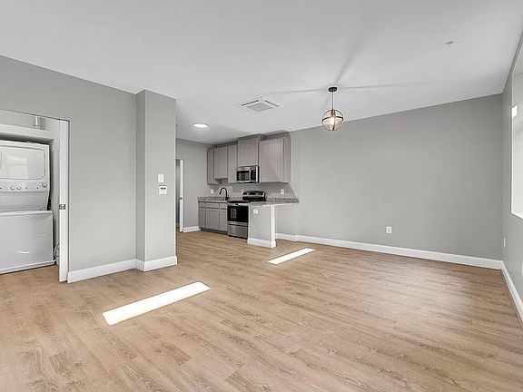 5th image of 109 W Lexington St #5A