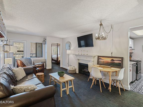 2nd image of 102 Baskins Creek Byp #207