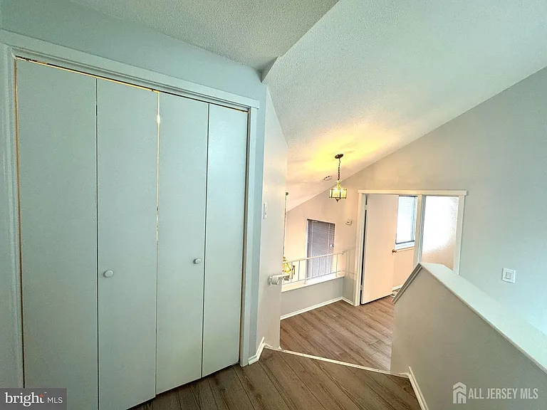 104 Sayre Dr — Photo 26