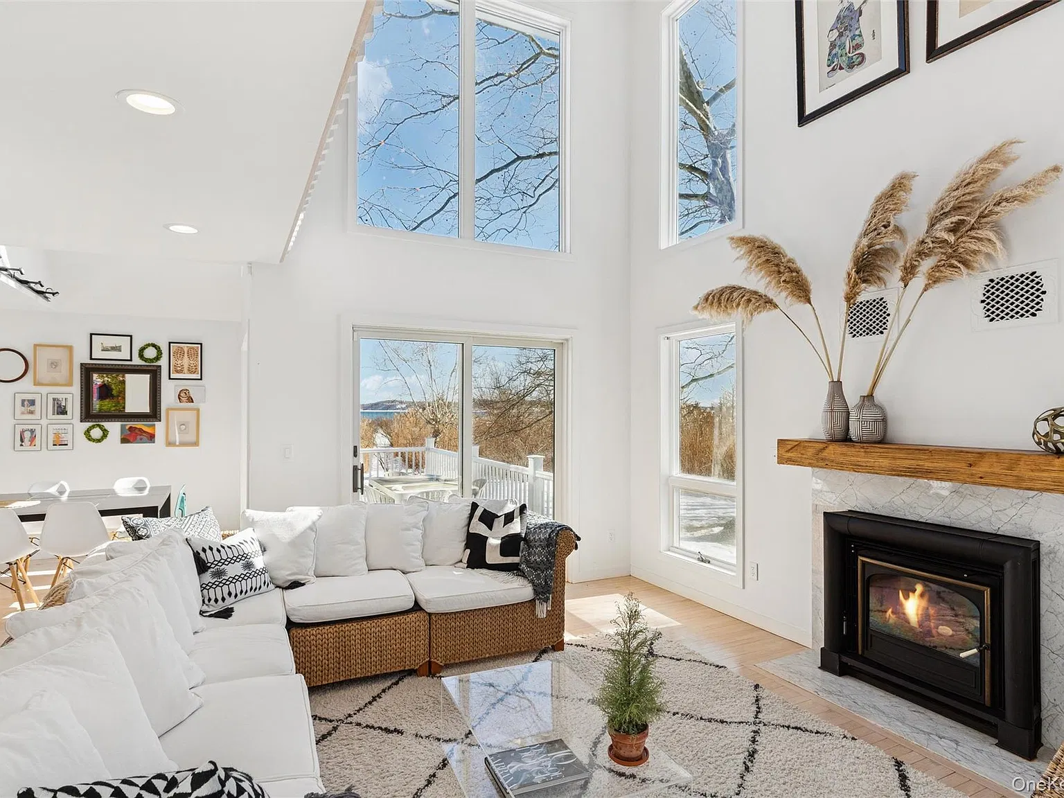 3 bed, 2.5 bath, 3000 sqft, $5,900 — Photo 4