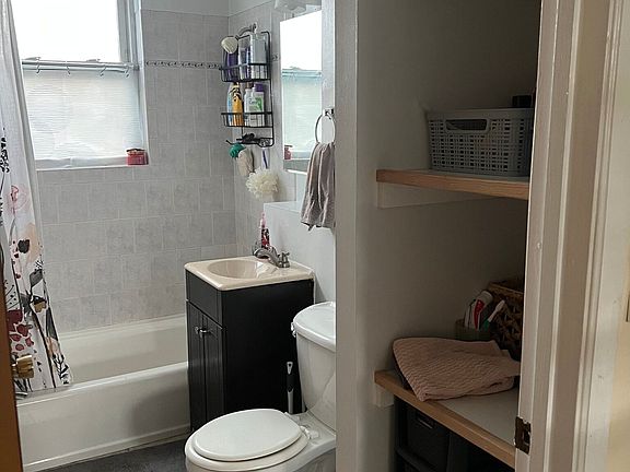 4th image of 218 Hanover St #5