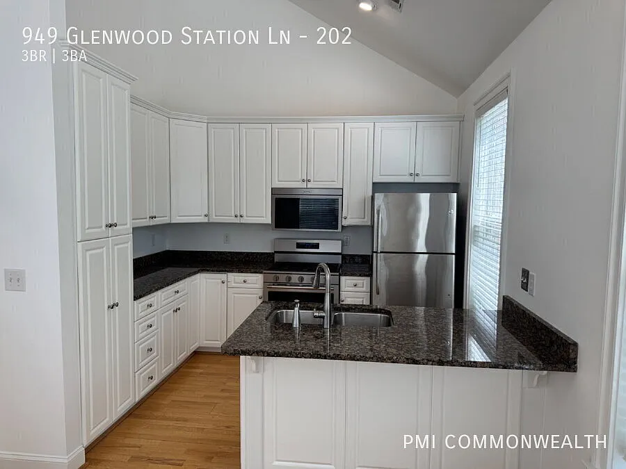 3 Bed / 3 Bath Condo (Available Now) — Photo 2
