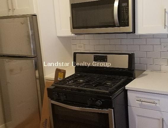 2nd image of 824 W Cuyler Ave APT 334