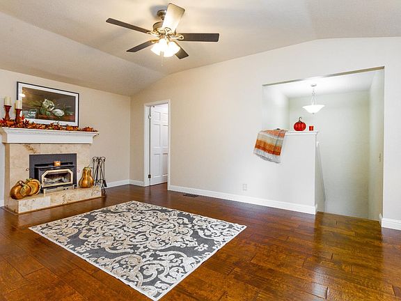 3rd image of 18100 Idalyn Dr